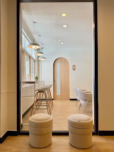 Saladaeng Dental Clinic — exterior