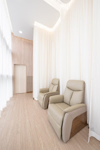 The Neat Clinic by Dr.Shin (Asoke Branch) — exterior